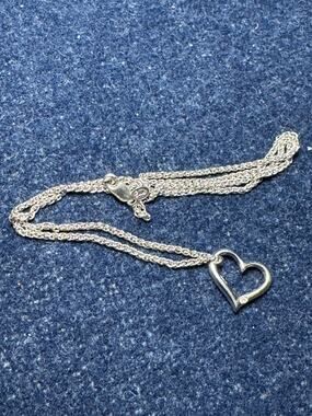 925 Sterling Silver Floating Diamond Chip 16in Heart Necklace